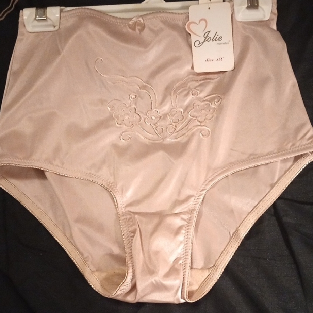 Jolie Women's Embroidered High-Waisted Panties in Cream